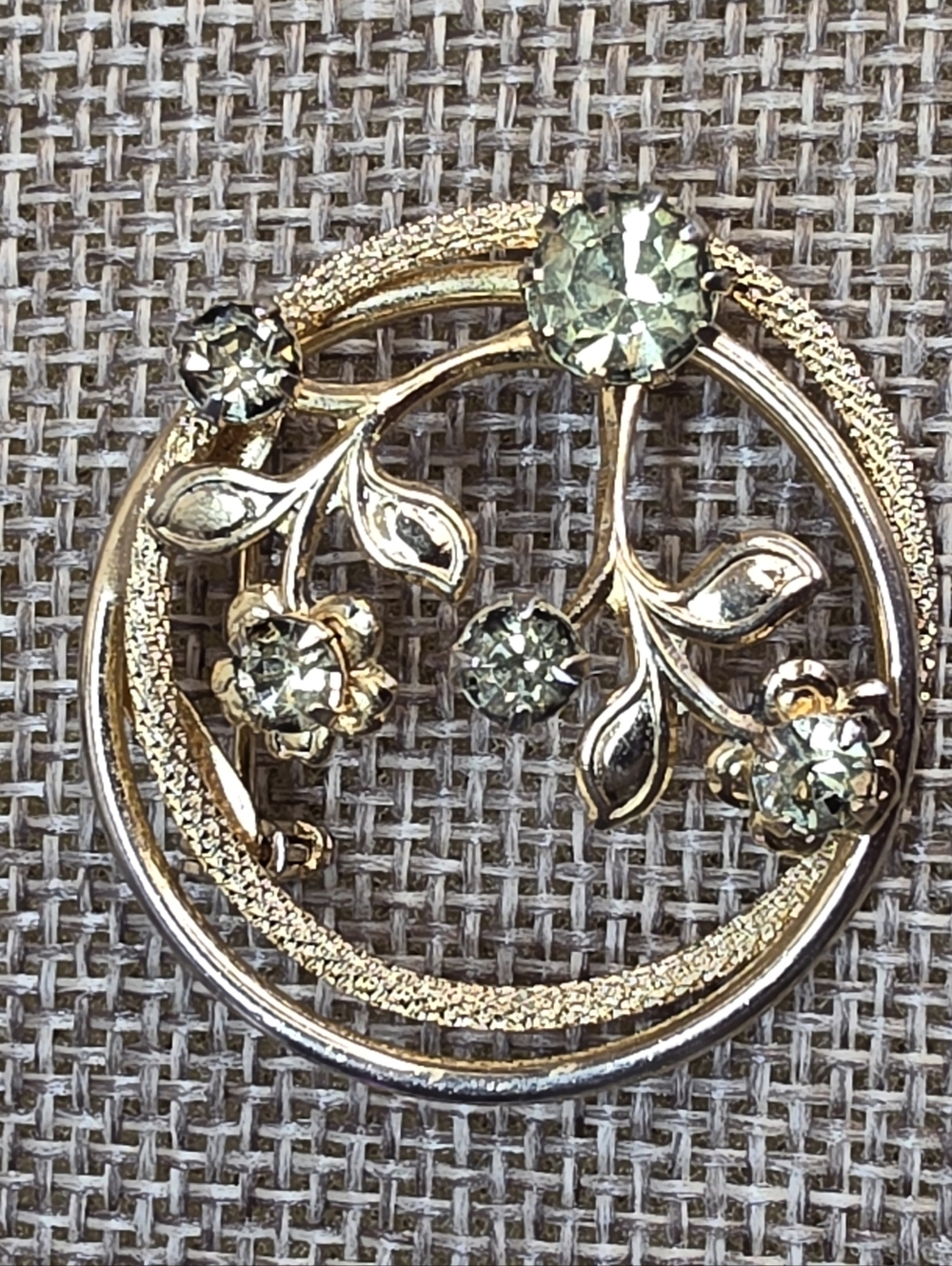 Vintage Gold Tone Floral Wreath Brooch Rhinestone Pin